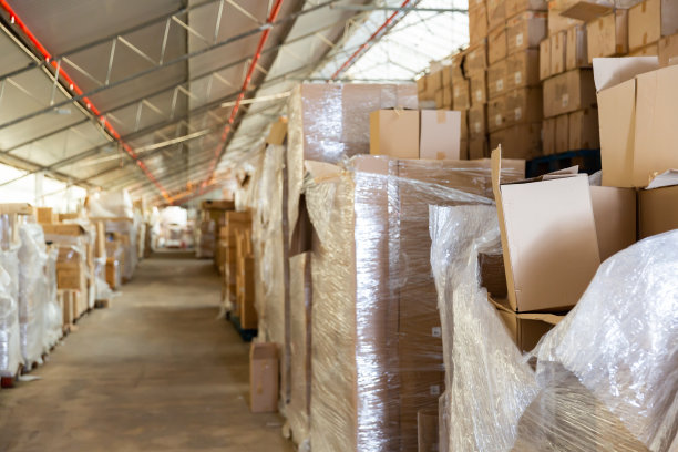 配送中心有很多纸箱图片下载