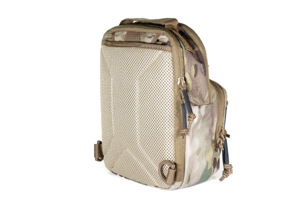 双肩包装备保护颜色卡其，战术运动装备孤立在白色背景图片下载