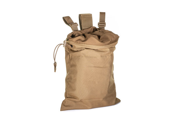 双肩包装备保护颜色卡其，战术运动装备孤立在白色背景图片下载