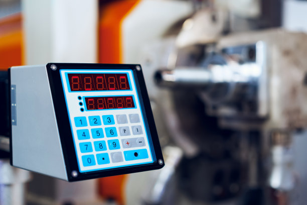 现代工业工厂。汽车机械设备配件收拢图片下载