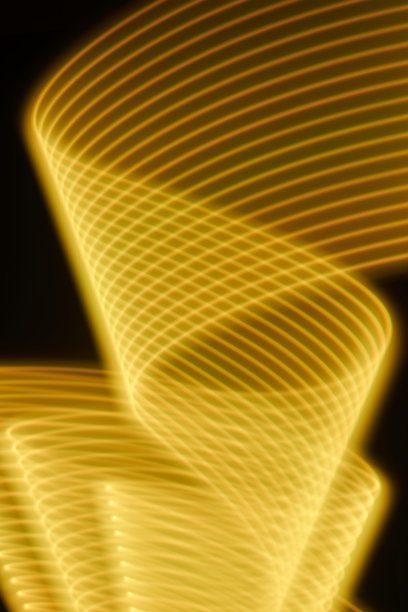 抽象的黄色灯光痕迹画在黑色的背景图片下载