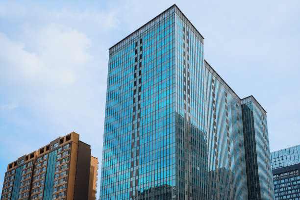 阳光明媚的现代建筑图片下载