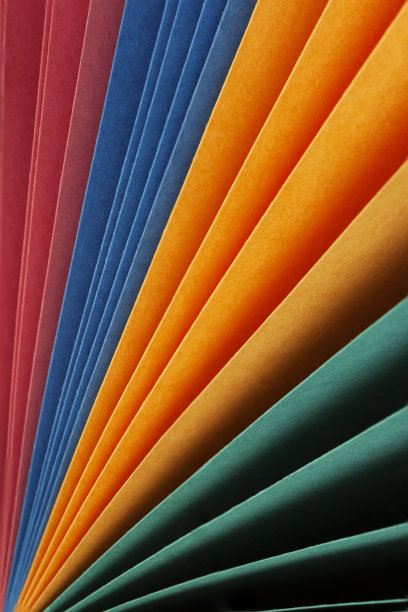 不同颜色的纸。明亮的彩色背景图片下载