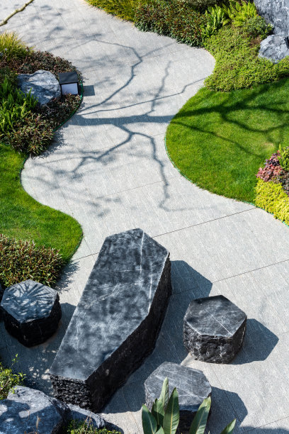 景观规整，前院带花园设计。图片下载