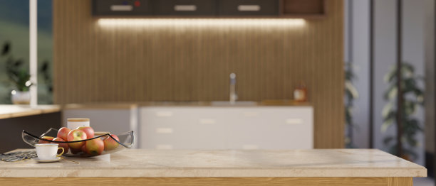 现代大理石厨房桌面与副本空间模糊豪华厨房内部在背景中。图片下载