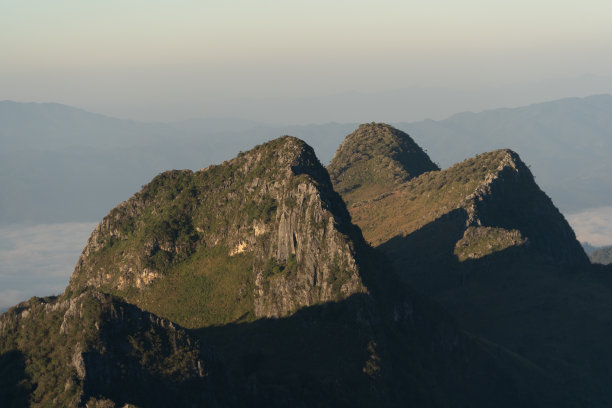 泰国清迈省著名旅游景点清岛野生动物保护区的土井銮清岛石灰岩山图片下载