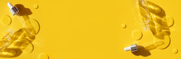 移液器滴乳清测试在黄色的太阳眩光背景横幅与地方广告文字图片下载