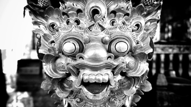 巴厘岛的传统木雕。图片下载