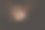 夜晚聚光灯下凌乱的办公桌图片下载