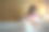 患有偏头痛的妇女躺在家里的床上。失眠，失眠，疲倦，痛苦和强调的概念图片下载