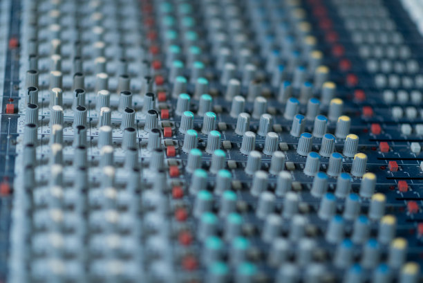 音乐会的声音检查，调音台控制，音乐工程师，后台图片下载