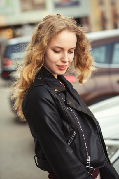 漂亮的金发女孩图片下载