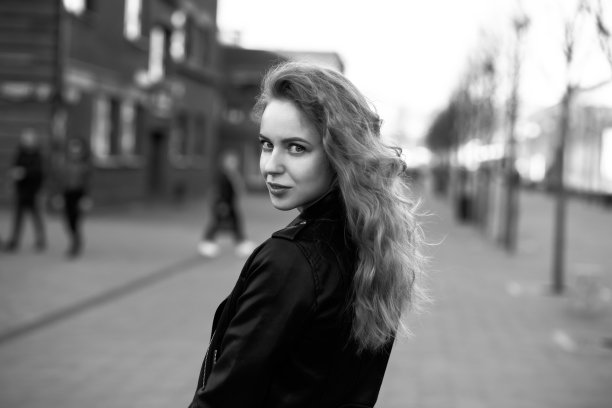 漂亮的金发女孩图片下载