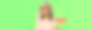幸福微笑的年轻女子的肖像与西瓜片戴着红色的心形墨镜在绿色的背景，空白的拷贝空间的广告文字图片下载