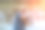 白发苍苍的老人在公园里做体操。图片下载