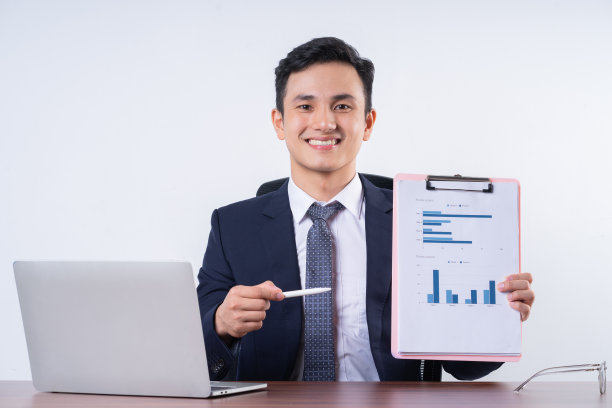 背景是年轻的亚洲商人图片下载