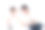 小女孩和爸爸一起洗浴室图片下载