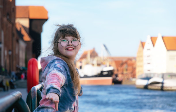 一个在格但斯克度假的少女图片下载