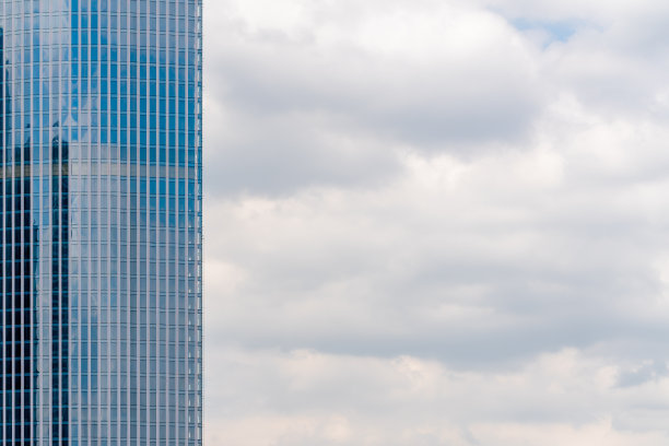 现代建筑的玻璃立面。图片下载