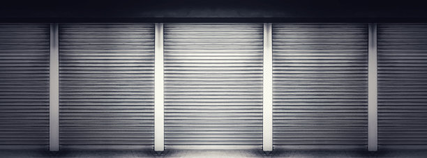 仓库、仓库或店面用钢卷帘门作背景和质感。图片下载
