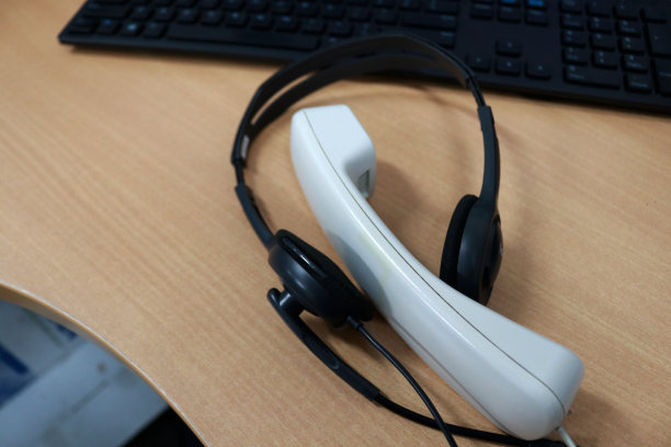 呼叫中心是企业中为客户提供信息的媒介图片下载