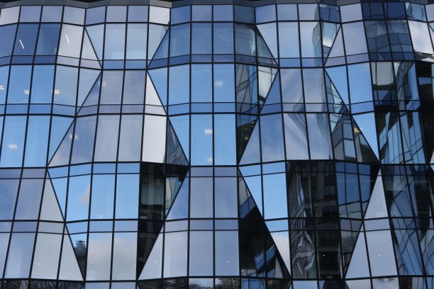 俄罗斯莫斯科市的新建筑立面，现代建筑风格，城市地标，外观对称图片下载