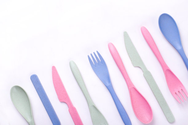 餐具套装柔和的颜色制成的麦秆图片下载