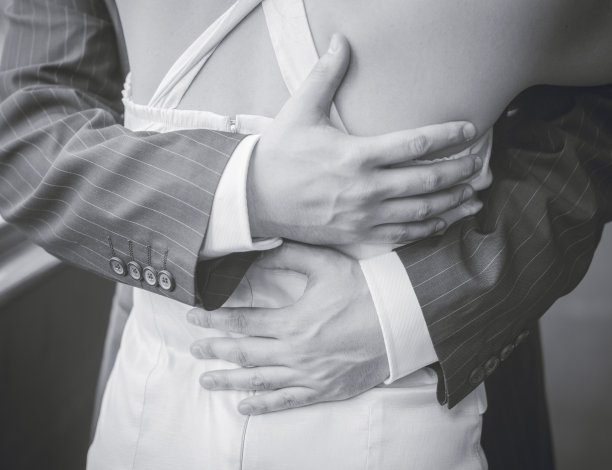 新娘和新郎手牵手图片下载