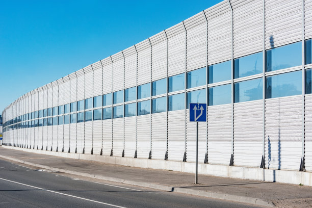 防护网的一部分有噪声保护。图片下载