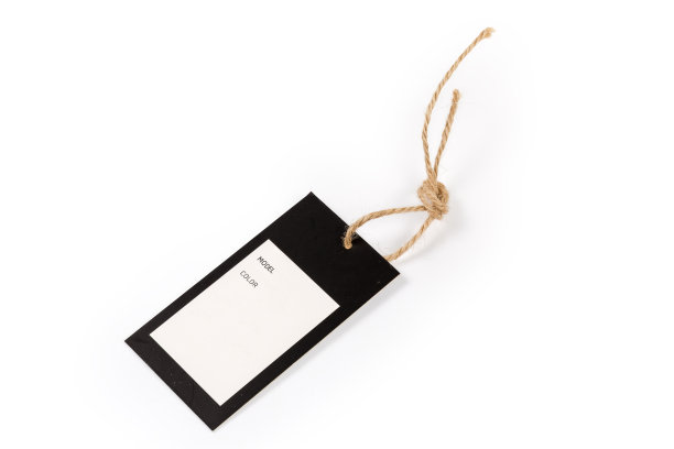 空白白色和黑色的纸箱服装摆动吊牌在绳子上图片下载
