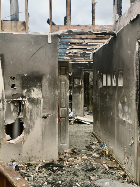 房屋被大火烧毁图片下载