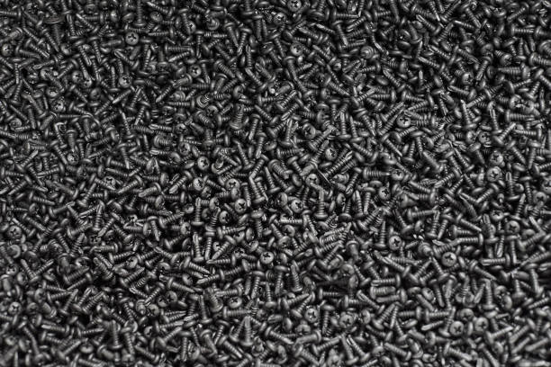 黑色氧化不锈钢钣金螺丝串盘头，五金背景图片下载