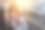 公交车上的小女孩站在城市公共交通的窗口图片下载