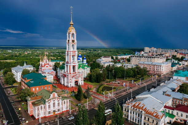 坦波夫市上空的彩虹，鸟瞰图图片下载
