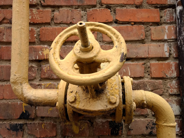 黄管用起重机。天然气工业图片下载