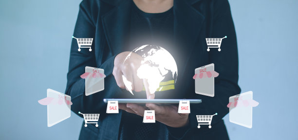 商业女性的手正在网上订购虚拟模特。商业目标，物流，产品到消费者的连接，在线商务。在网上业务中使用技术的概念图片下载