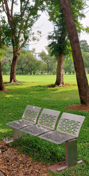 椅子在花园图片下载