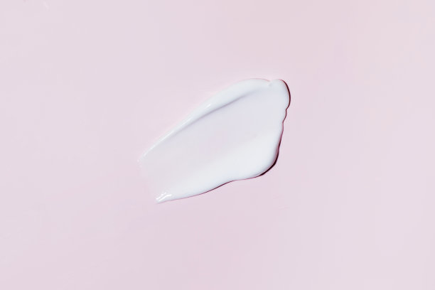 粉底上的白色化妆品涂抹，滋养霜。图片下载