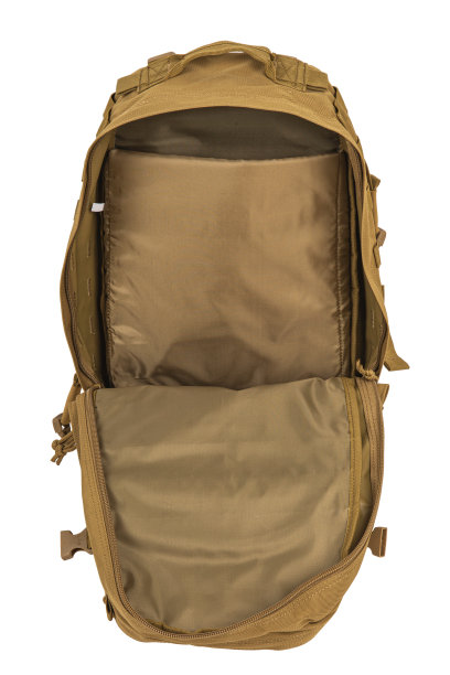 现代战术双肩包拉链和额外的口袋。大安全包。在白色背景上隔离。图片下载