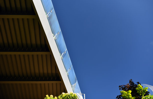 现代行人和自行车桥图片下载