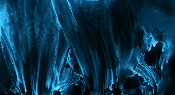 醇墨底色，抽象蓝黑色海洋波浪，丙烯漆海洋漩涡图案，污渍和斑点图片下载