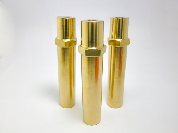 金黄铜铸锭，圆柱形，中心穿孔，有三条垂直的对角线。图片下载