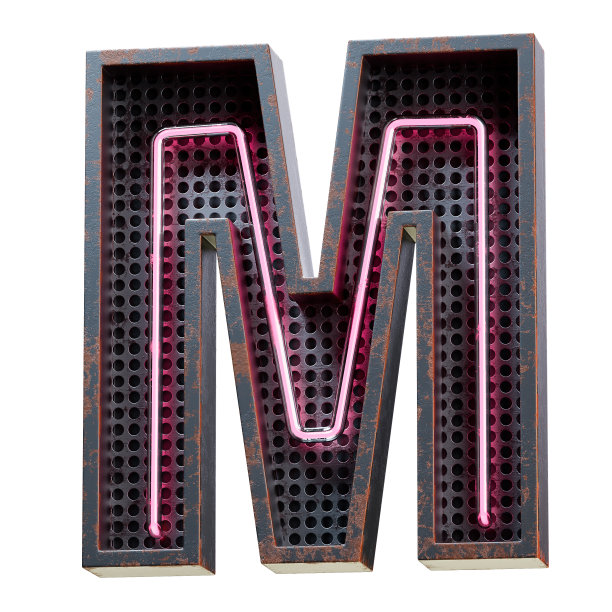 3D插图粉色霓虹灯字母字母m大写字母霓虹灯管大写字母在黑色生锈的金属盒中的粉色发光效果。3d渲染孤立在白色背景。图片下载
