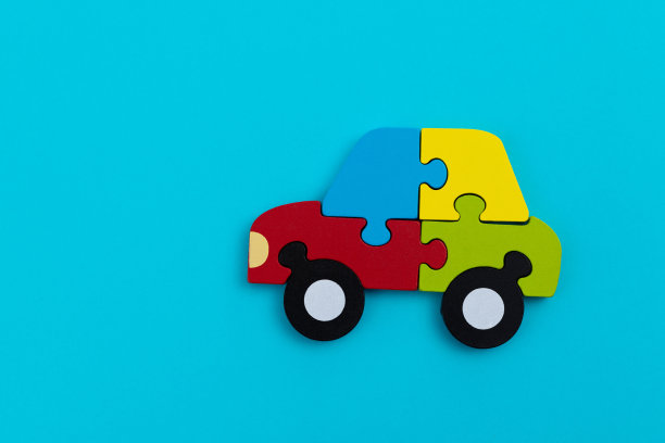 蓝色背景的汽车拼图图片下载