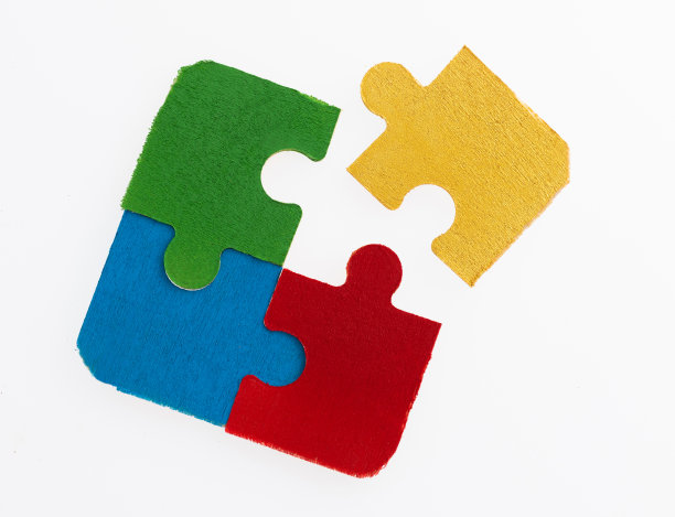 四个白色背景的拼图图片下载