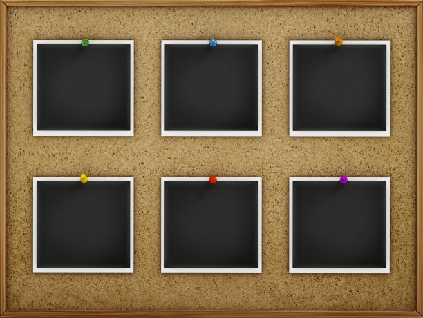 软木板上的即时相框和图钉图片下载