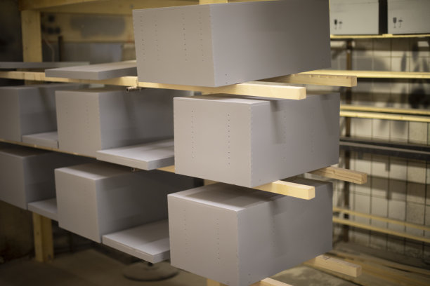 木工车间的抽屉。做盒子。由木板制成的产品。图片下载