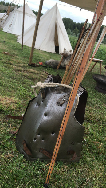 长弓，长弓箭，盔甲和帐篷图片下载