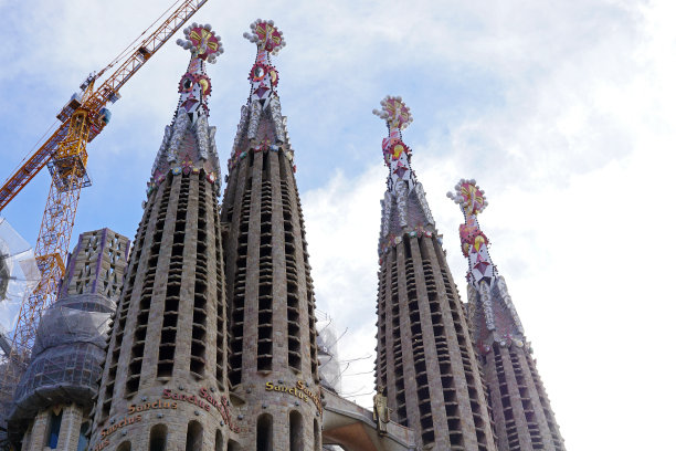 “圣家堂”外观建筑与装饰设计图片下载