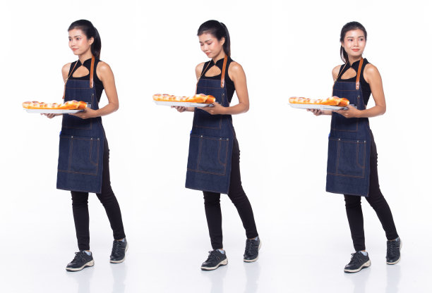 完整的30岁亚洲女性咖啡师服务员菜单，向前走左右图片下载